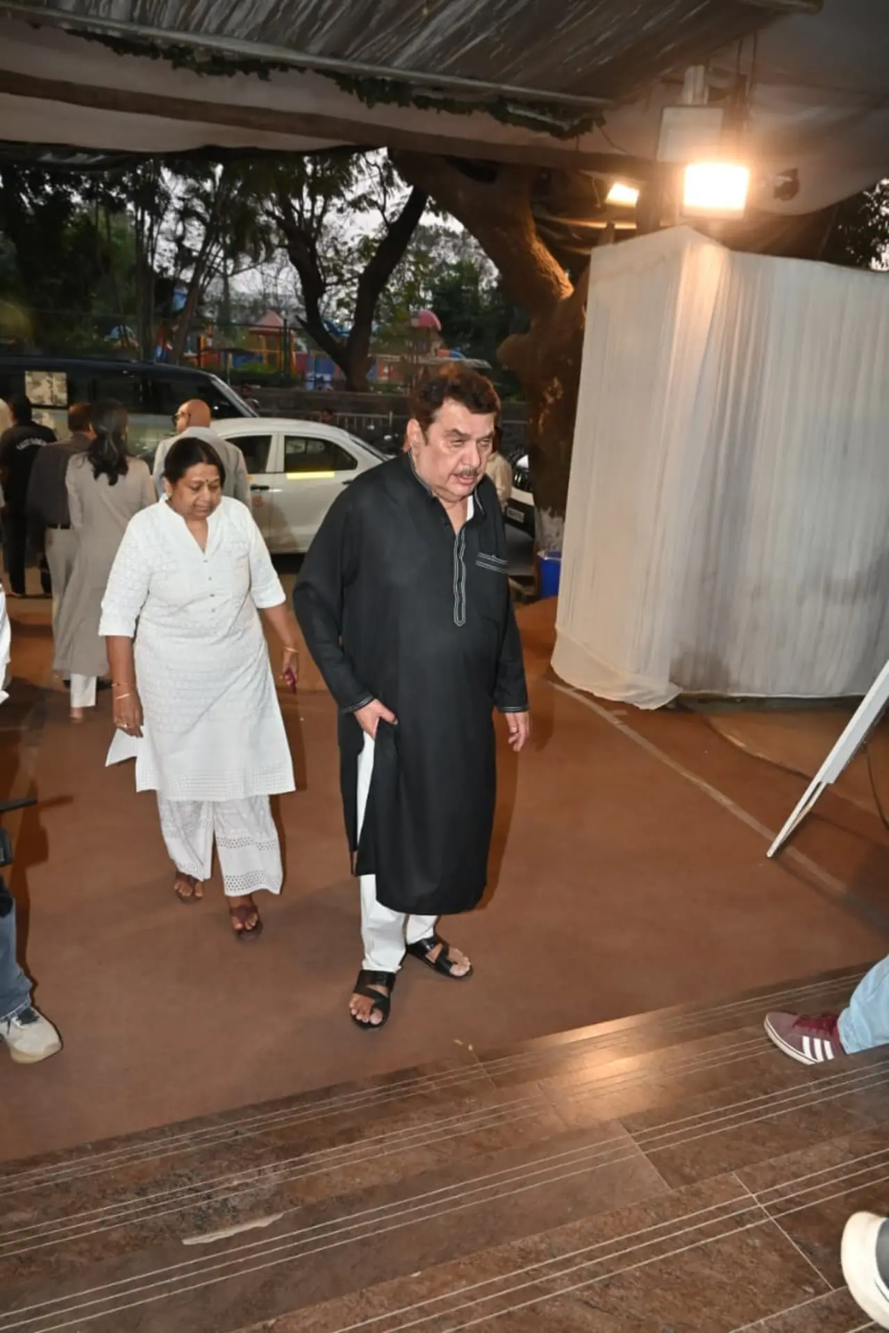 Veteran actor Raza Murad arrived for the prayer meet held for late Anand Sagar, the son of Ramanand Sagar.